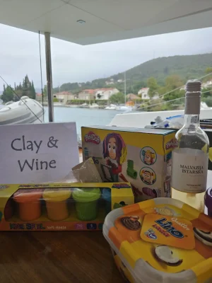 Clay & wine event on a boat